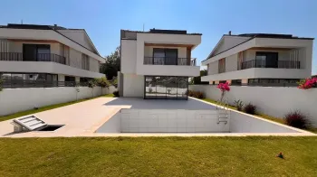 Triplex family villa in residential Ciftlik in Calis